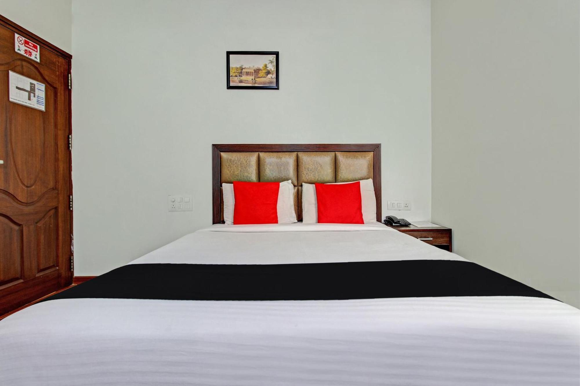 Capital O Sri Krishna Suites Near 7D Voyage Bangalore Exteriör bild